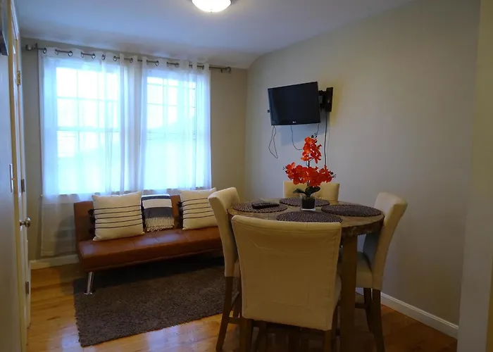 Convenient 2 Bed Apt In Everett A Short Walk To Encore