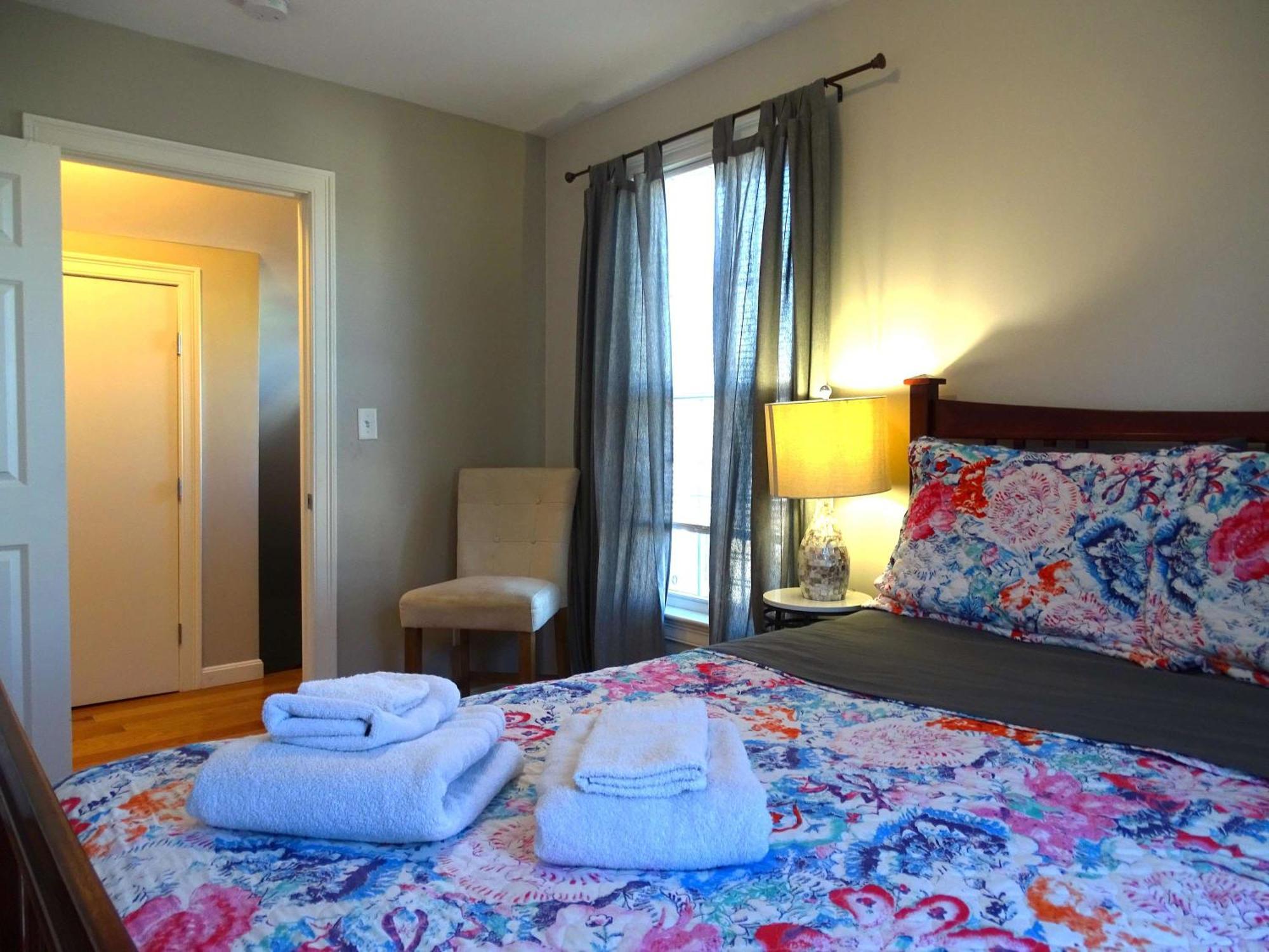 Convenient 2 Bed In A Short Walk To Encore Apartment Everett