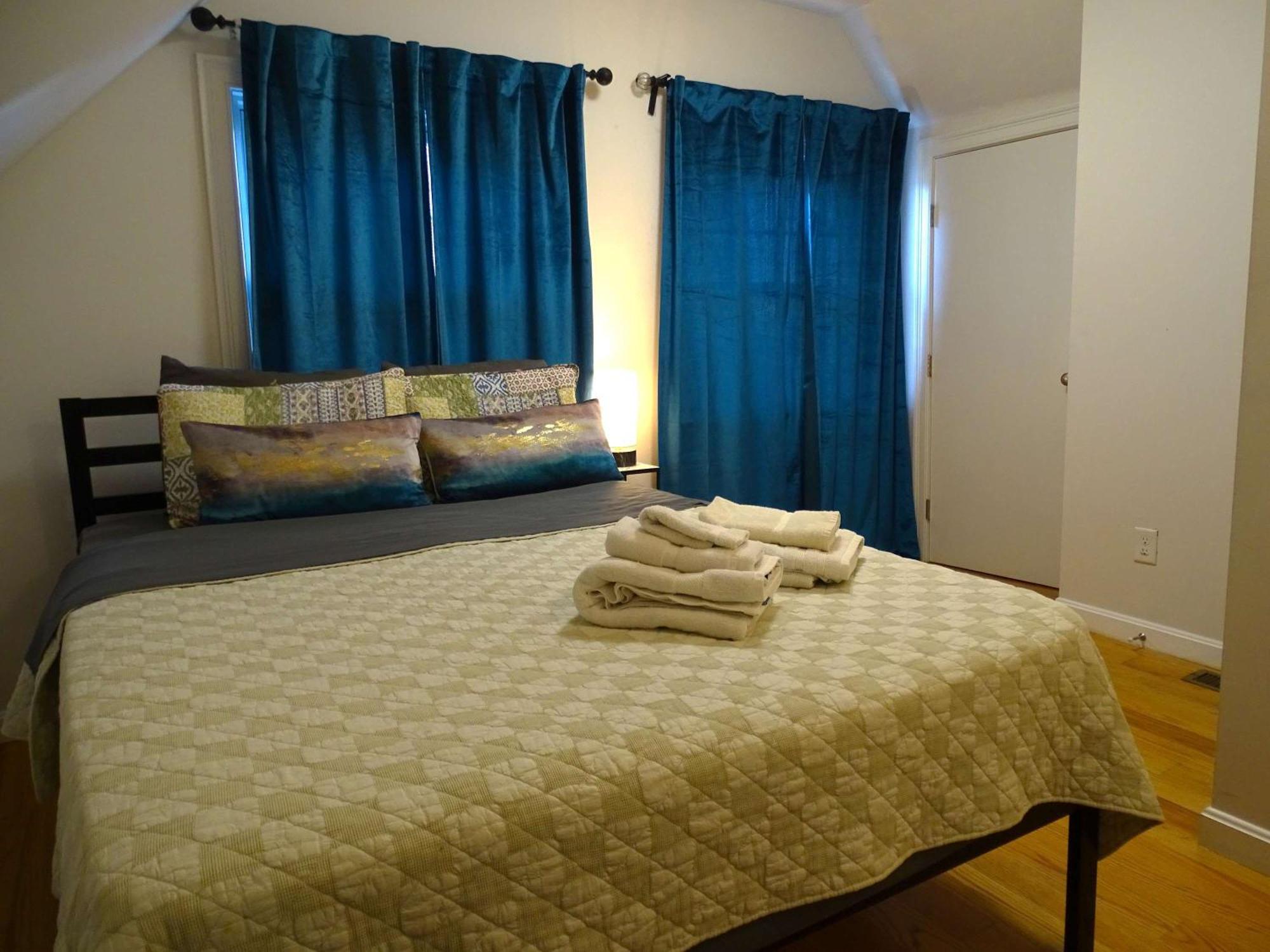 Convenient 2 Bed In A Short Walk To Encore Apartment *